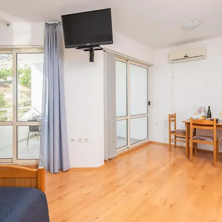 Tropicana Pool Apartmán