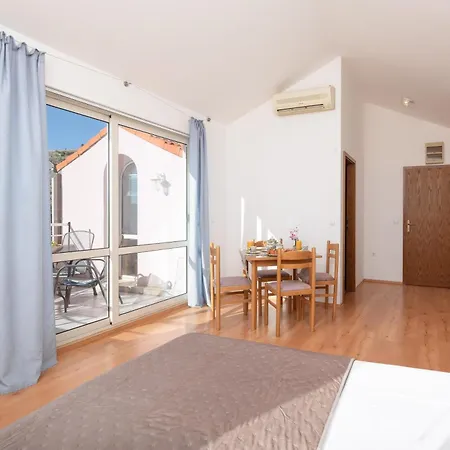 Tropicana Pool Apartmán Lokva Rogoznica