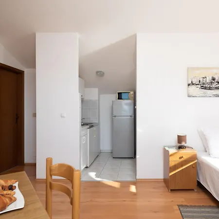 Tropicana Pool Apartmán *