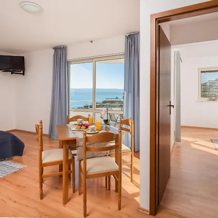 Tropicana Pool Apartmán Lokva Rogoznica