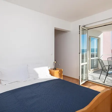 Tropicana Pool Apartmán