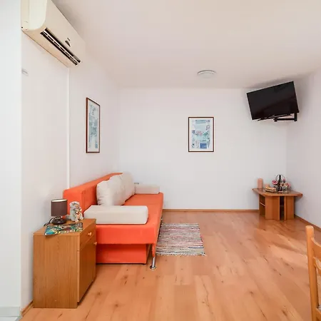 Tropicana Pool Apartmán