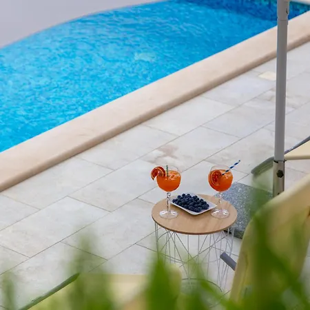 Tropicana Pool *